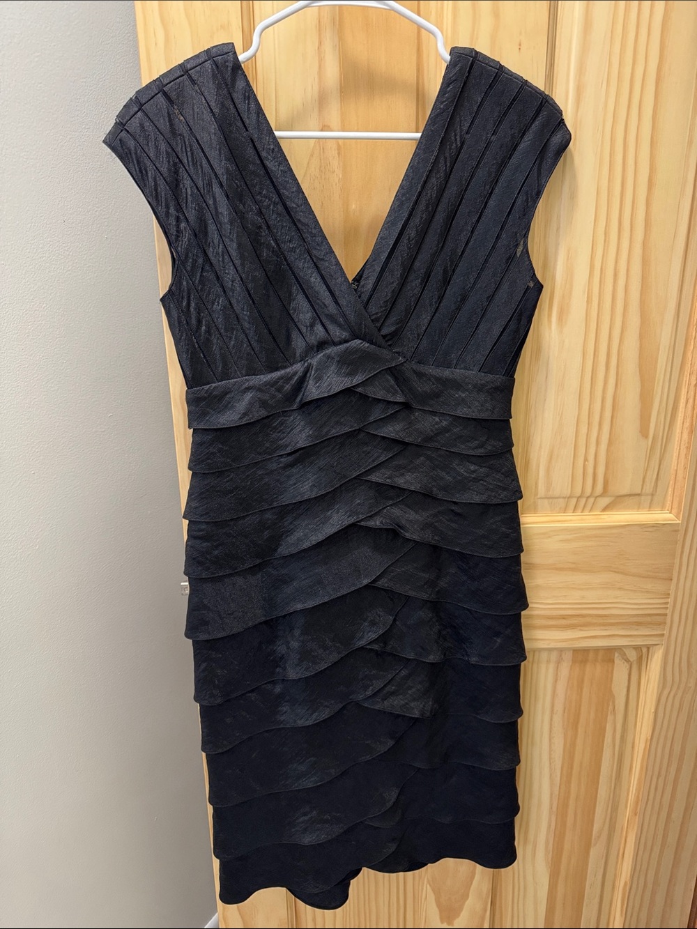 Adrianna Papell Black Tiered V-Neck Cocktail Dress